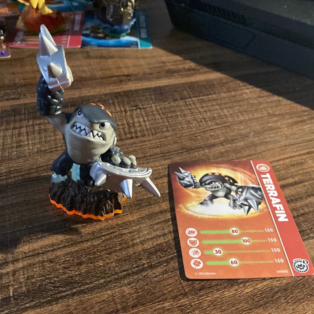 Skylanders giants terrafin figure and card